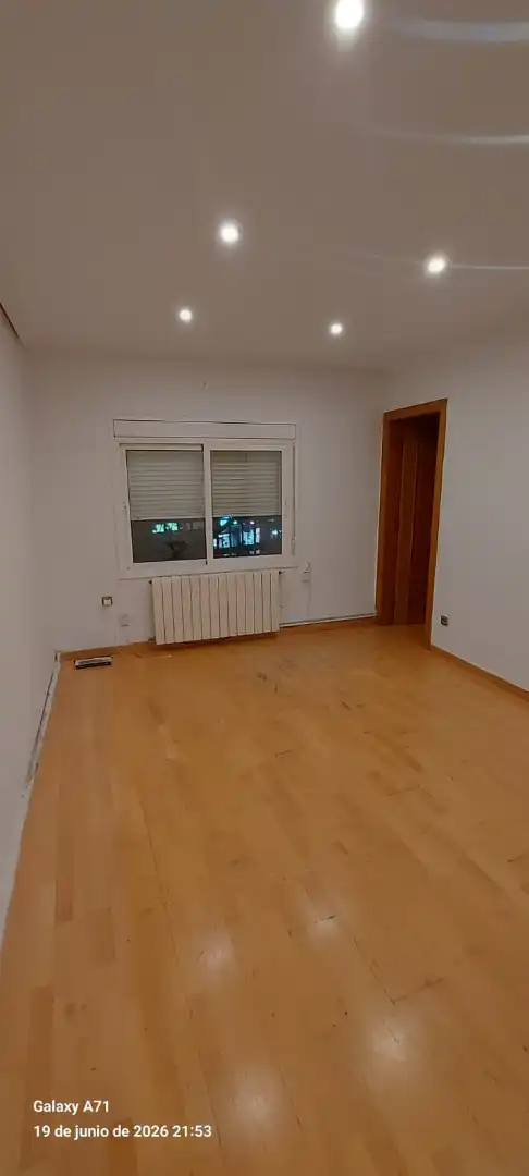 Schlafzimmer von Wohnungen zur Miete in L'Hospitalet de Llobregat mit Heizung und Parkett