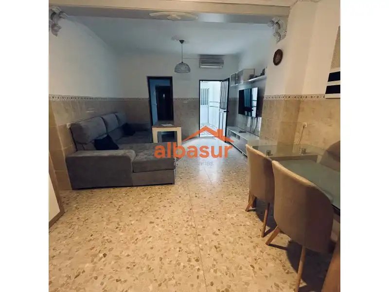 Sala d'estar de Casa o xalet en venda en Fernán-Núñez amb Aire condicionat, Terrassa i Moblat