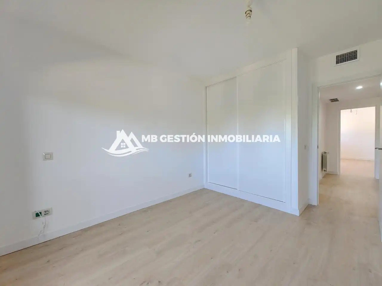 Habitación de Casa adosada en venta en Fuenlabrada con Aire acondicionado, Calefacción y Jardín privado