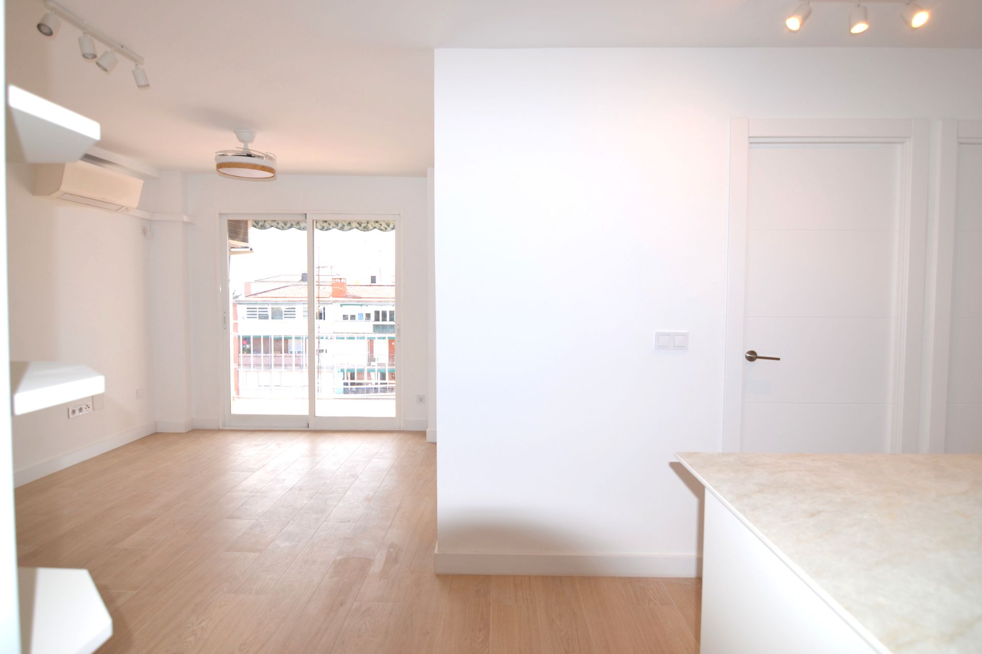 Piso de alquiler en  Madrid Capital con Aire acondicionado, Calefacción y Terraza