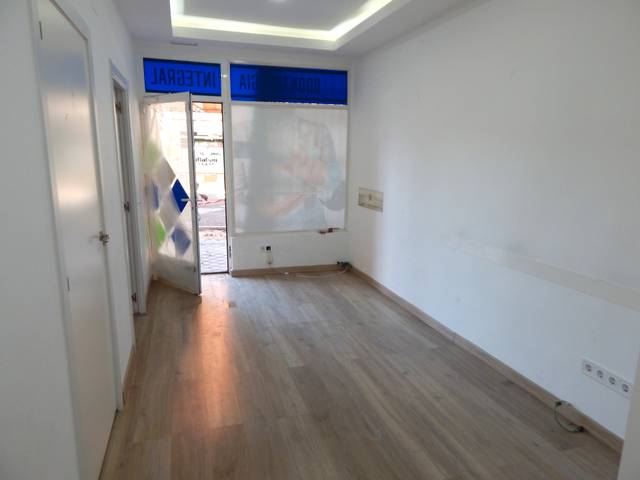 Local comercial en Venta en Calle de San Claudio en Palomeras Sureste