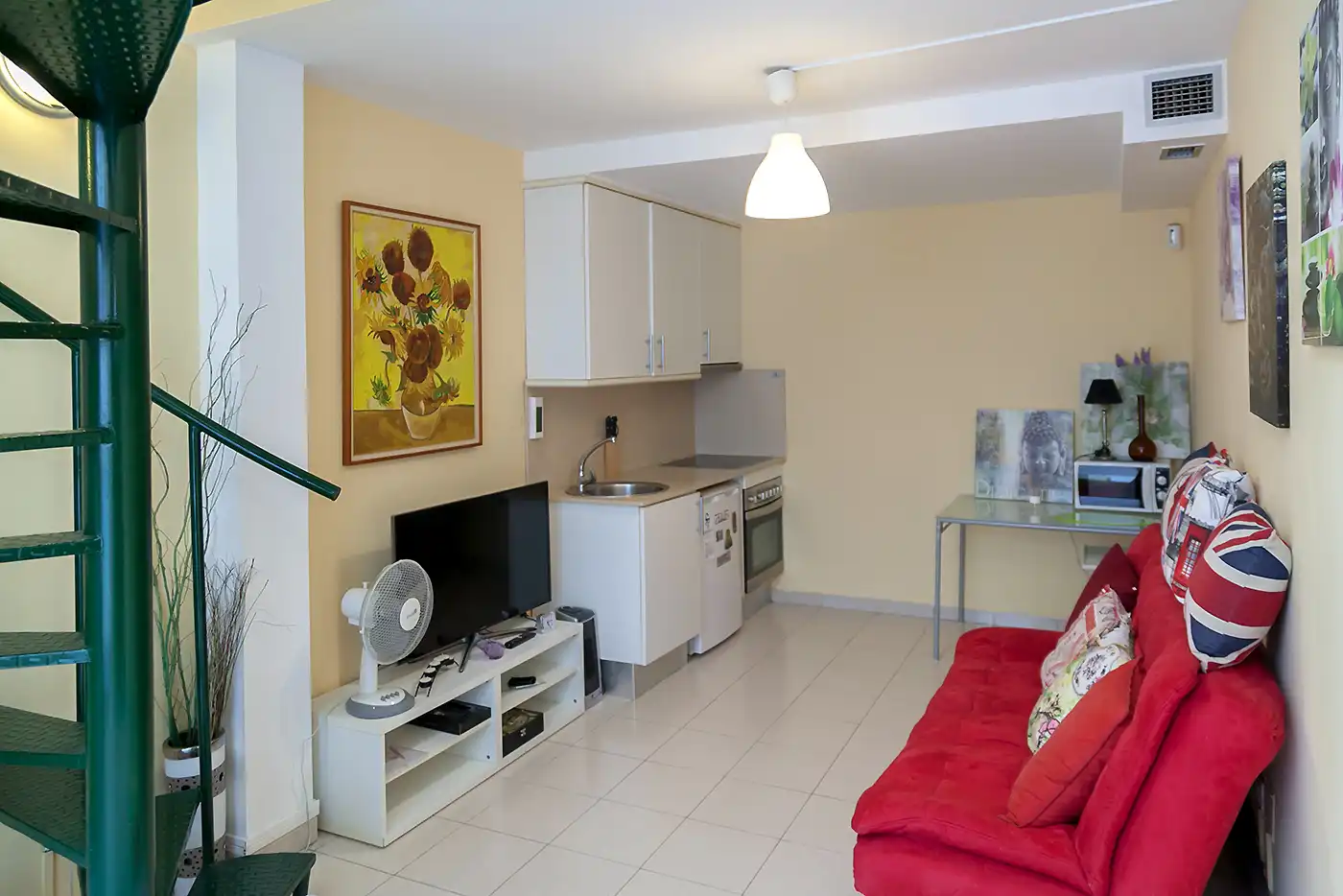 Sala d'estar de Dúplex en venda en Barcelona amb Aire condicionat, Moblat i Forn