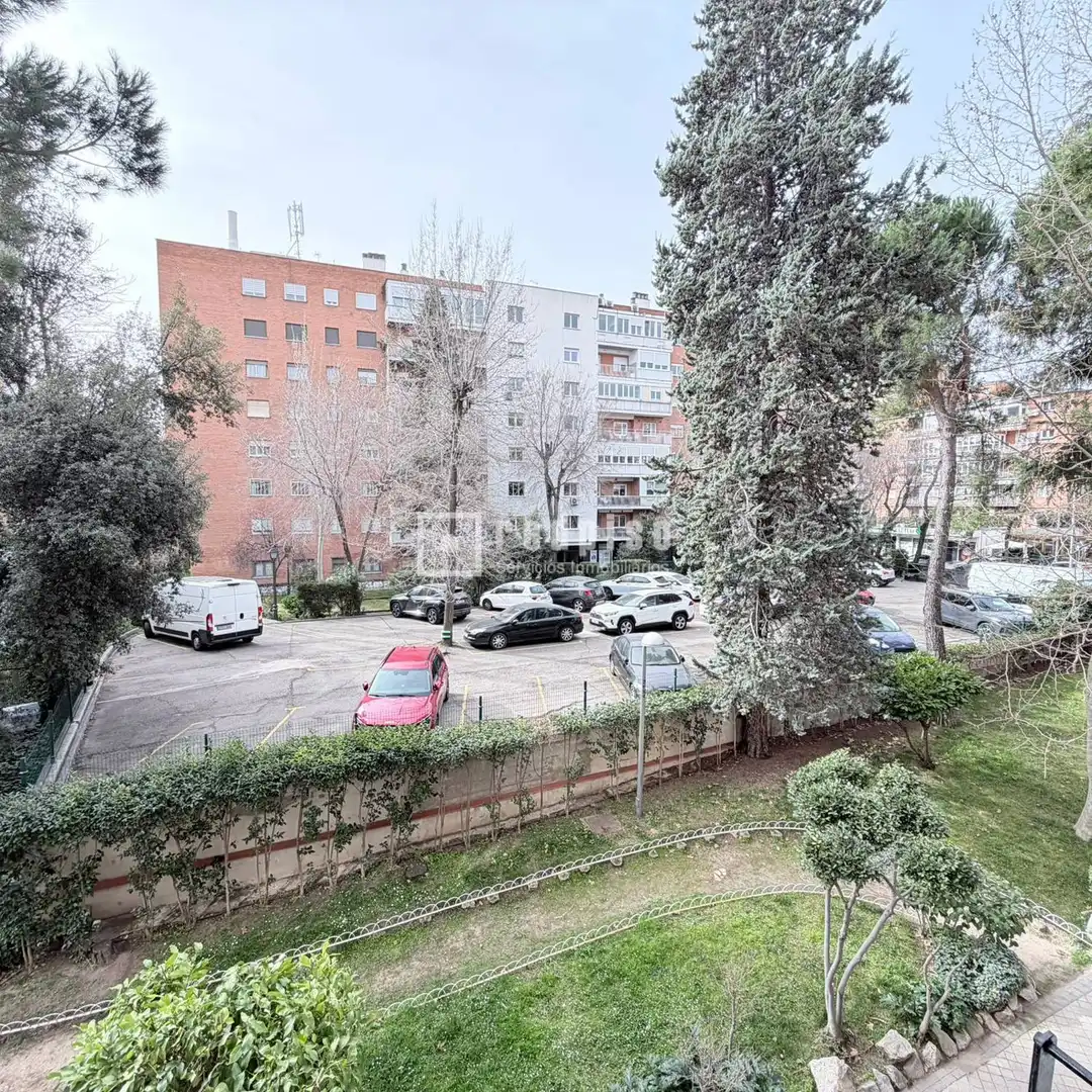 Vista exterior de Piso en venta en Madrid con Calefacción y Terraza