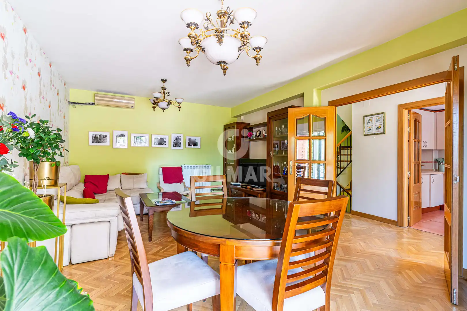 Living room of Houses for sale in Moraleja de Enmedio  with Heating, Private garden and Swimming Pool
