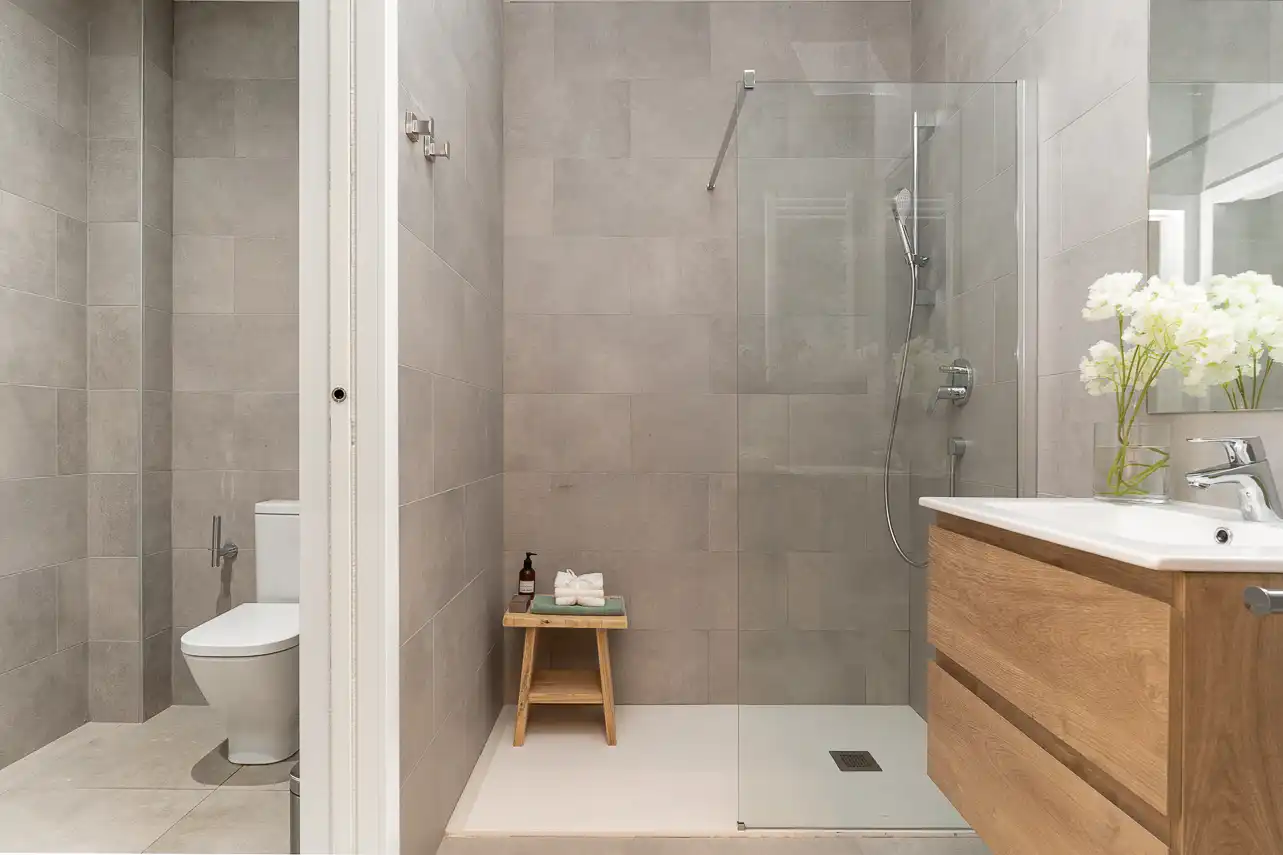 Bathroom of Attic for rent in Barcelona  with Air Conditioner, Heating and Furnished