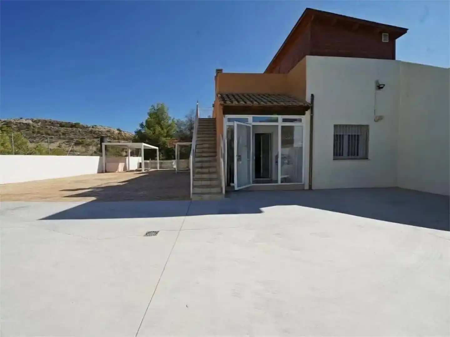 Vista exterior de Casa o xalet en venda en El Campello amb Aire condicionat, Jardí privat i Traster