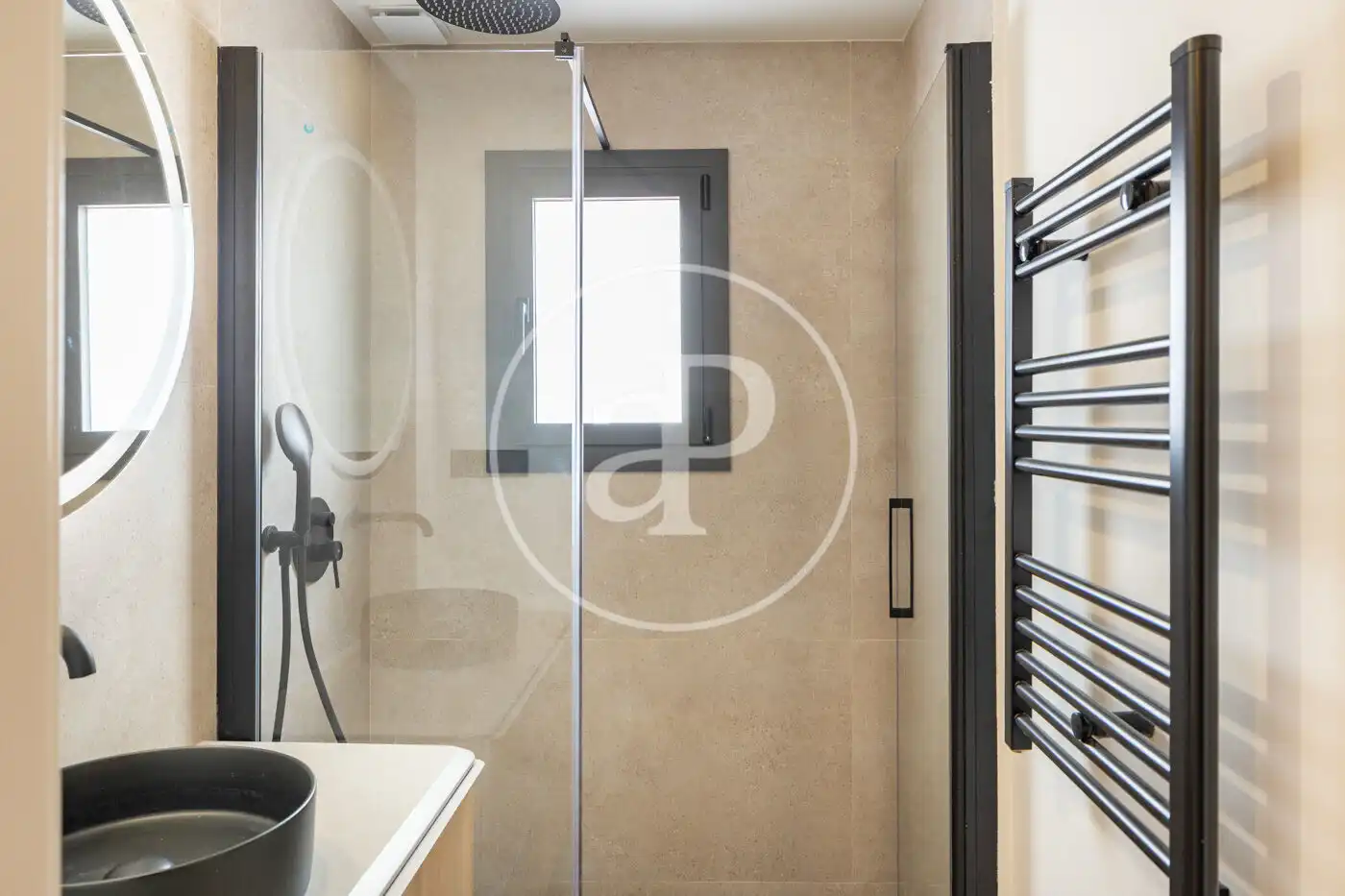 Badezimmer von Wohnung zum Verkauf in Barcelona mit Klimaanlage, Heizung und Terrasse
