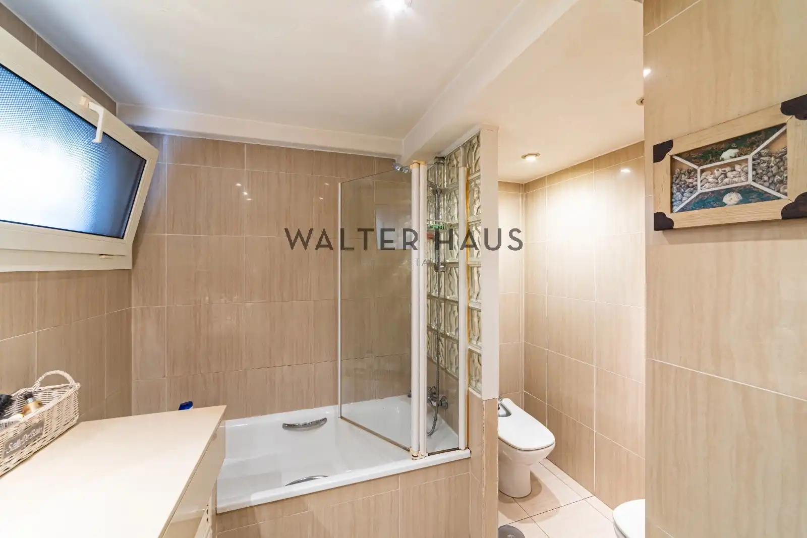 Bathroom of Flat for sale in Madrid  with Air Conditioner, Heating and Terrace