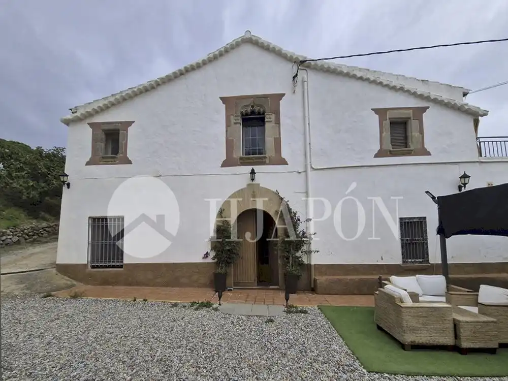 Vista exterior de Finca rústica en venda en Vilassar de Dalt amb Aire condicionat, Calefacció i Jardí privat