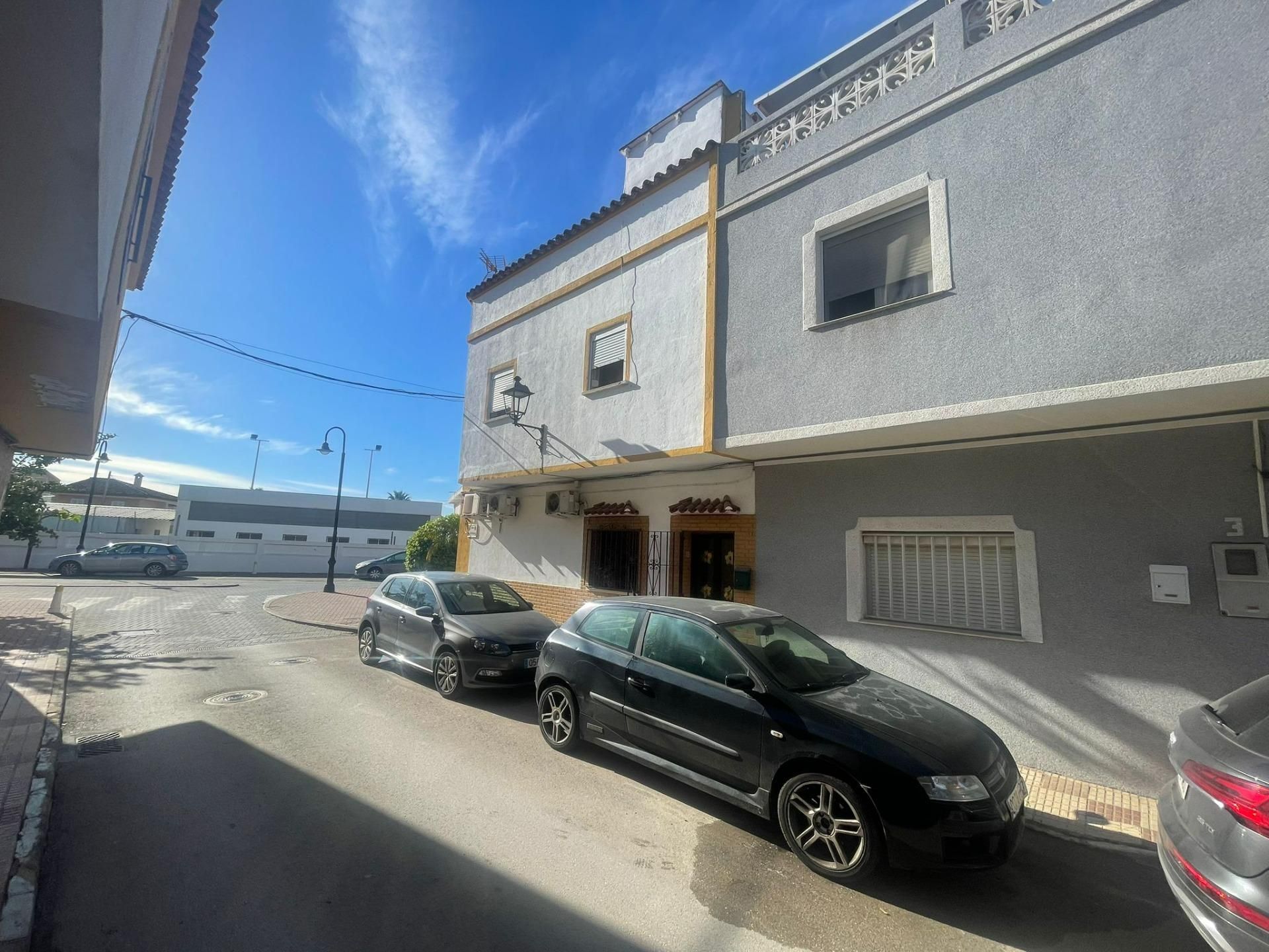 Vista exterior de Casa o xalet en venda en Los Barrios amb Jardí privat
