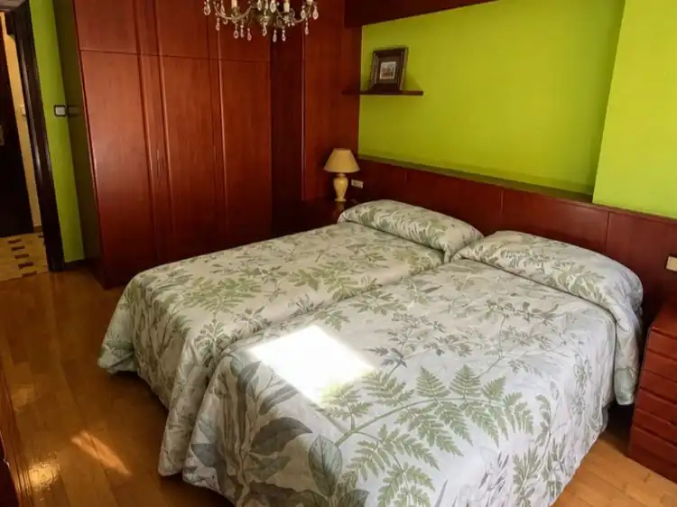 Dormitori de Pis en venda en Gijón  amb Terrassa i Balcó