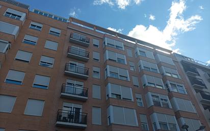 Exterior view of Apartment to rent in  Valencia Capital  with Air Conditioner and Balcony