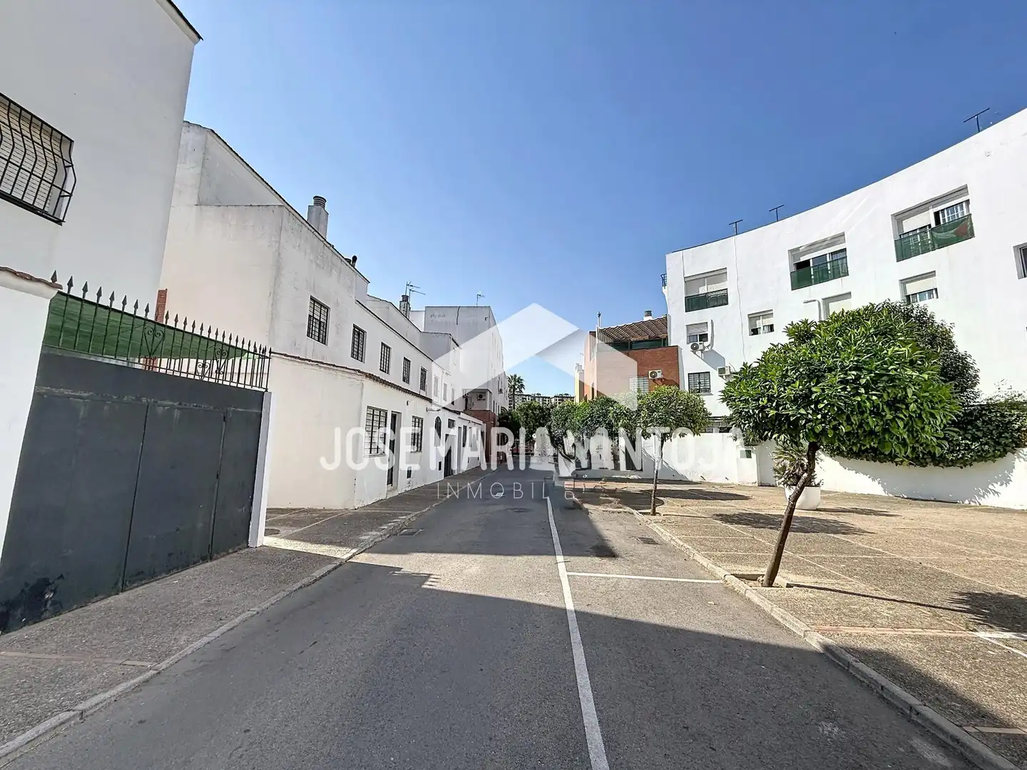 Vista exterior de Casa adosada en venda en Jerez de la Frontera amb Aire condicionat, Calefacció i Terrassa