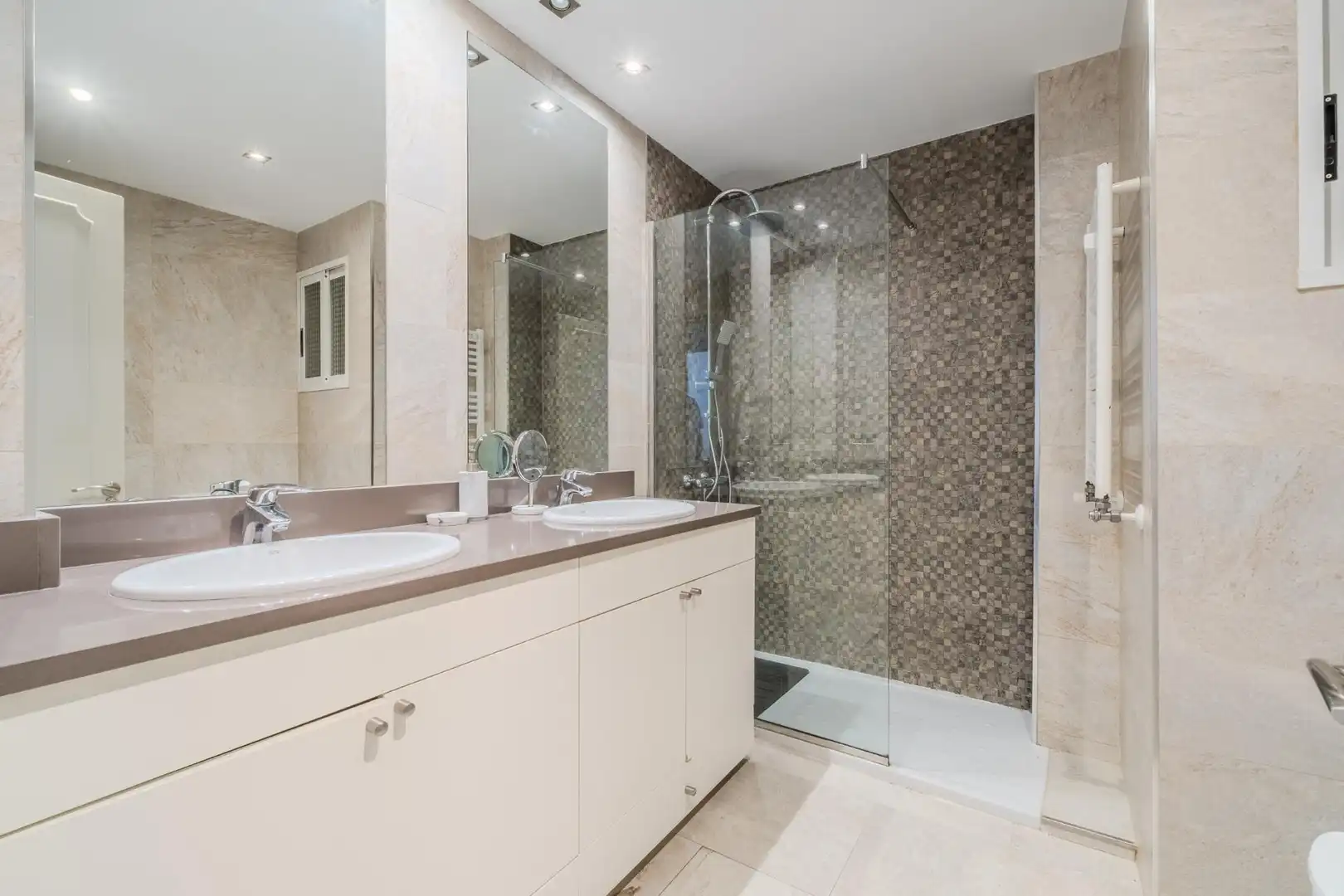 Baño de Piso en venta en Madrid con Aire acondicionado, Calefacción y Amueblado