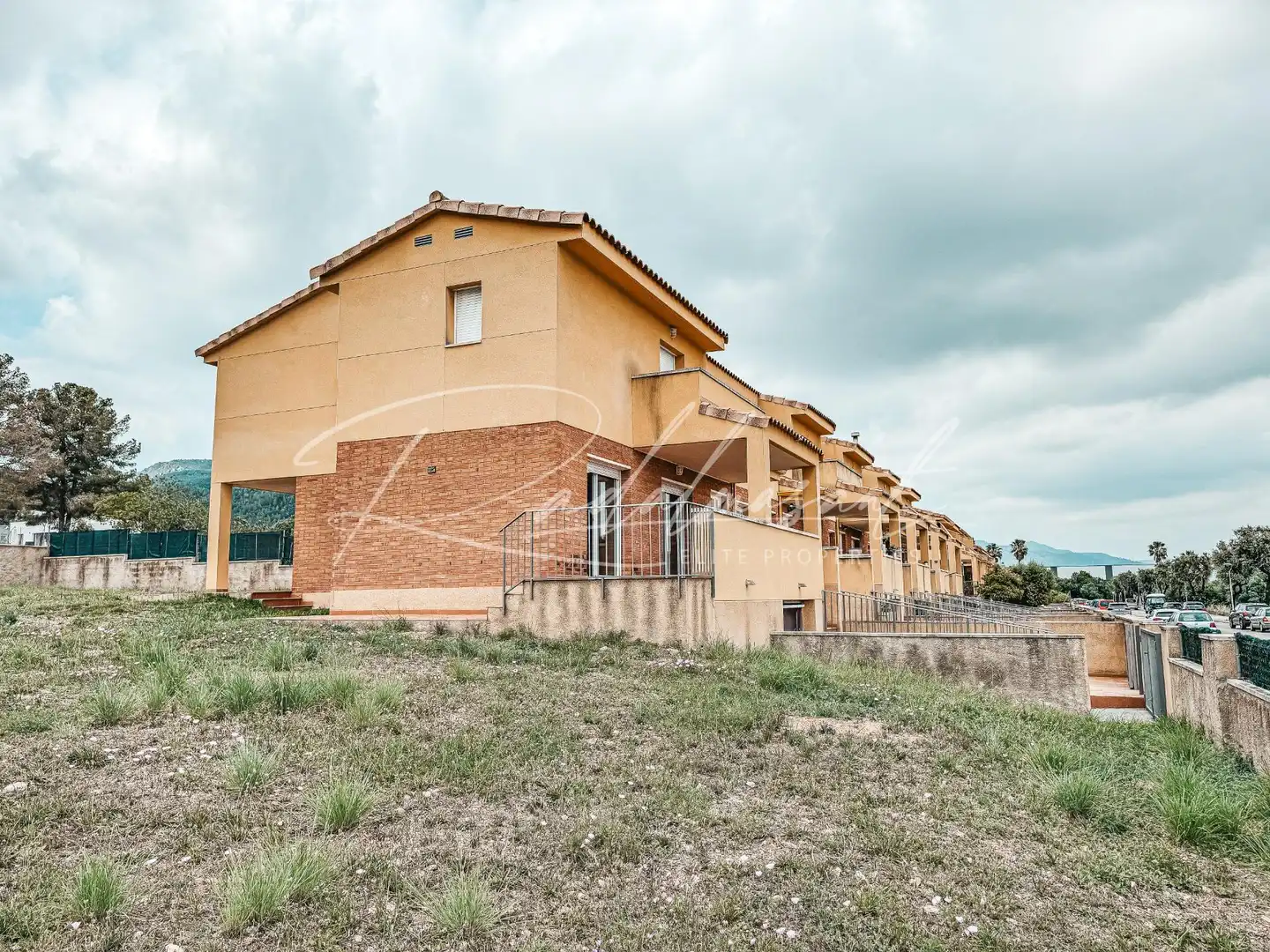 Außenansicht von Einfamilien-Reihenhaus zum Verkauf in Alcover mit Privatgarten und Terrasse