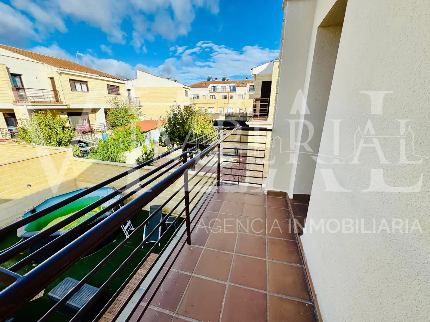Terrassa de Casa adosada en venda en Noez amb Aire condicionat, Calefacció i Jardí privat