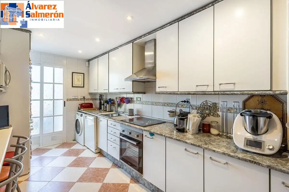 Kitchen of Houses for sale in Altos de la Zubia