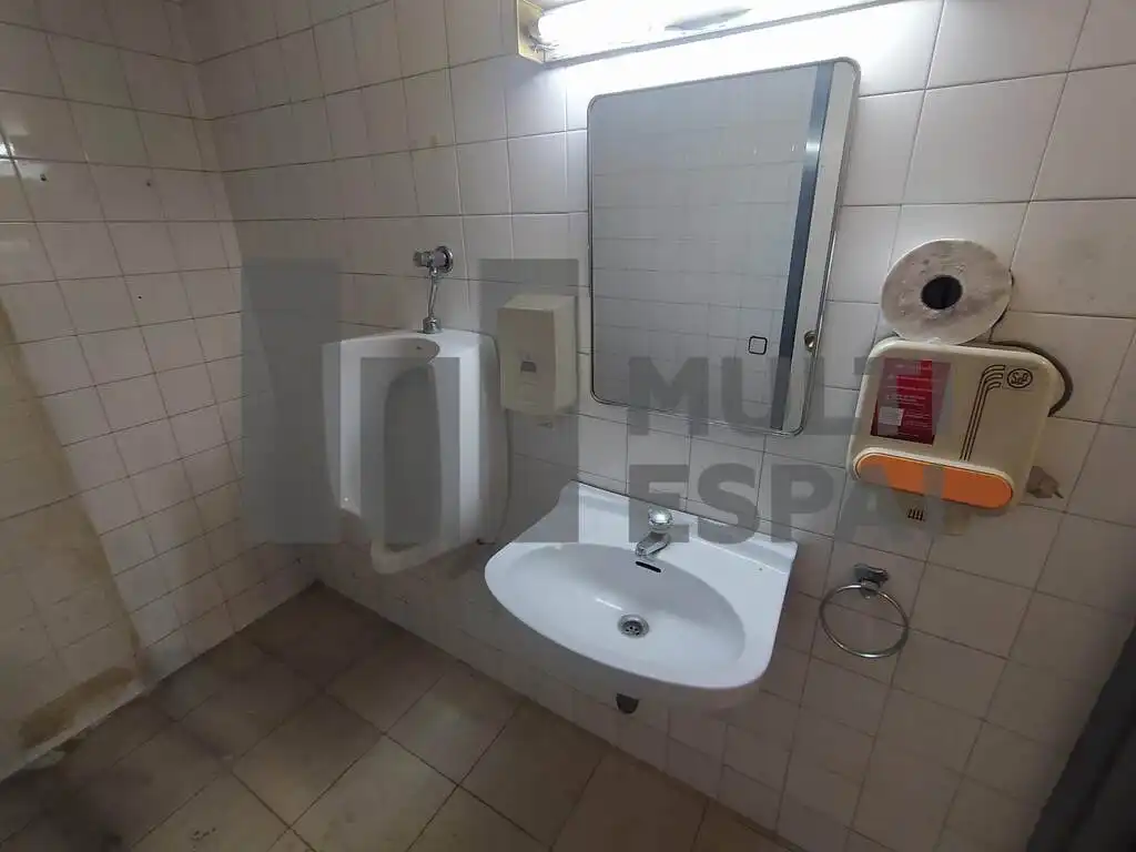 Baño de Oficina de alquiler en Barcelona con Aire acondicionado