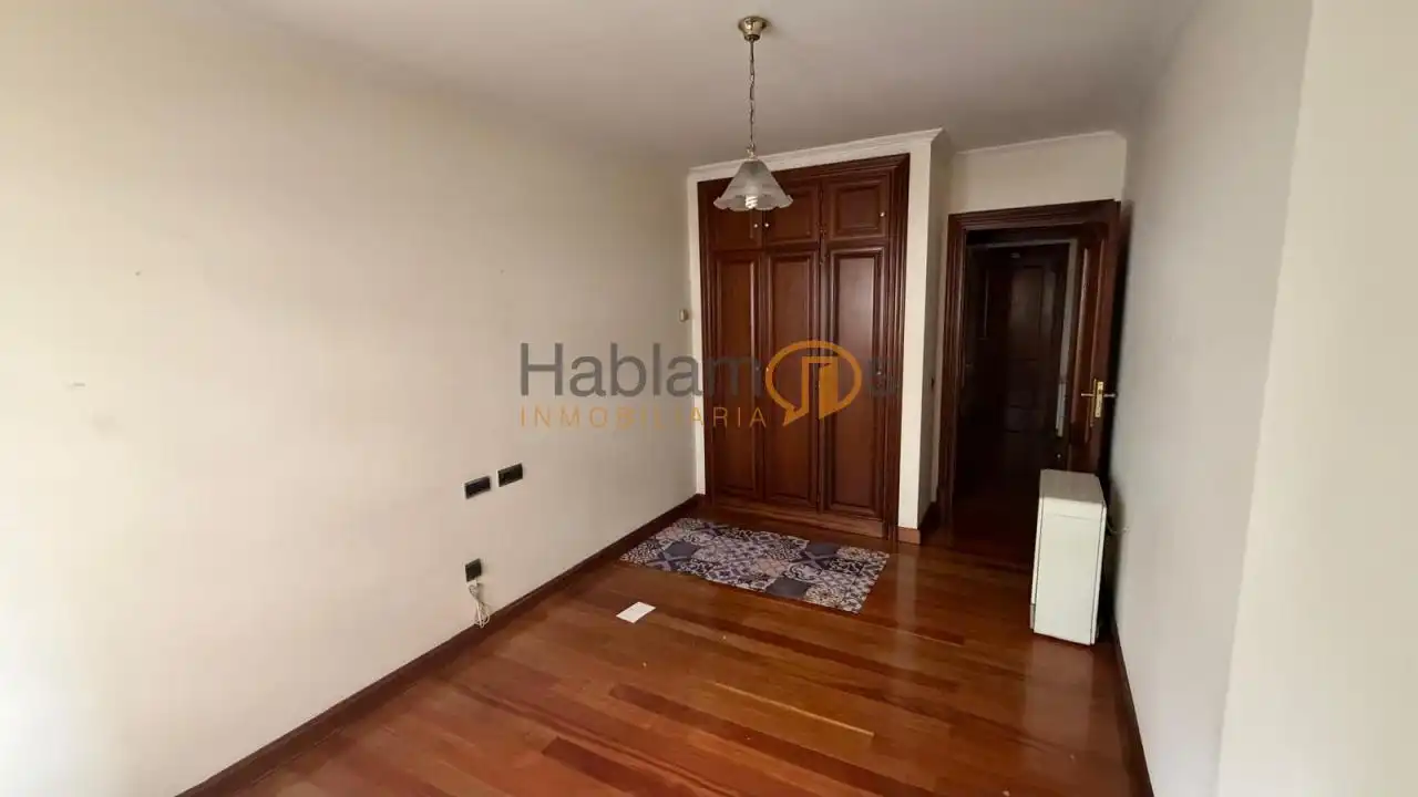 Habitación de Piso en venta en Pontevedra Capital  con Calefacción, Parquet y Trastero