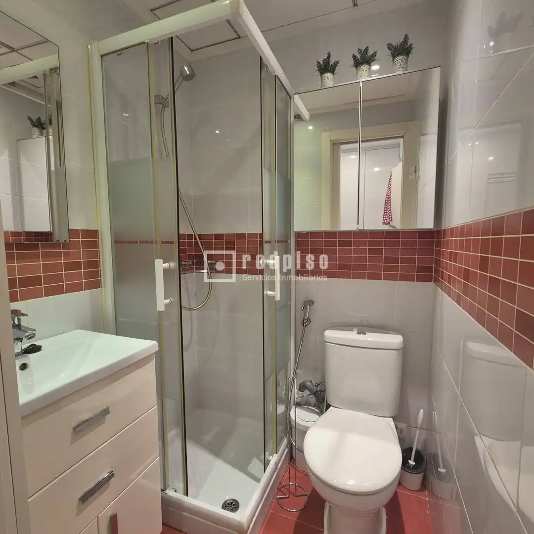 Bathroom of Study for rent in Sevilla  with Air Conditioner and Furnished