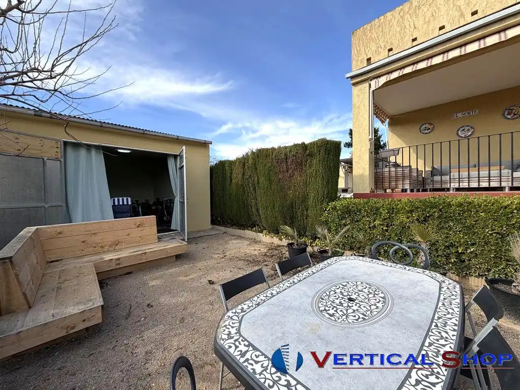 Vista exterior de Casa o xalet en venda en Caudete amb Aire condicionat