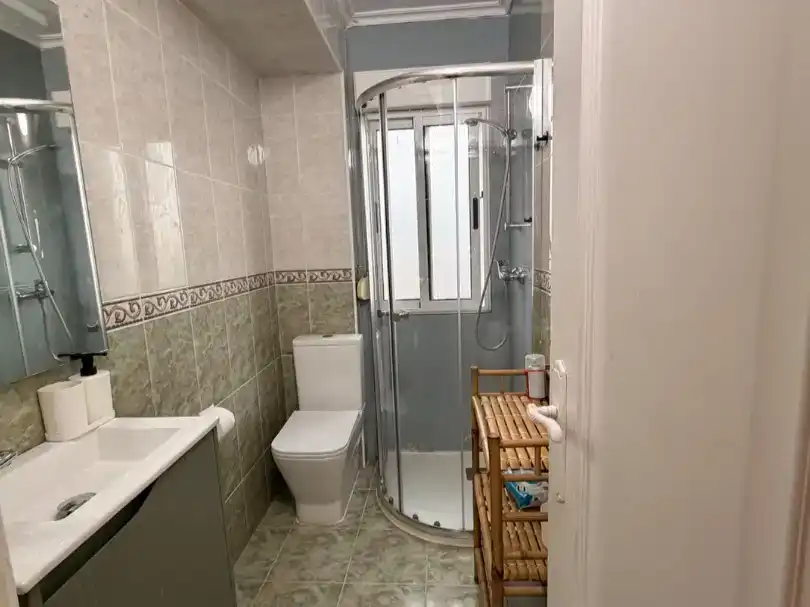 Badezimmer von Wohnung zur Miete in Laredo mit Privatgarten und Möbliert