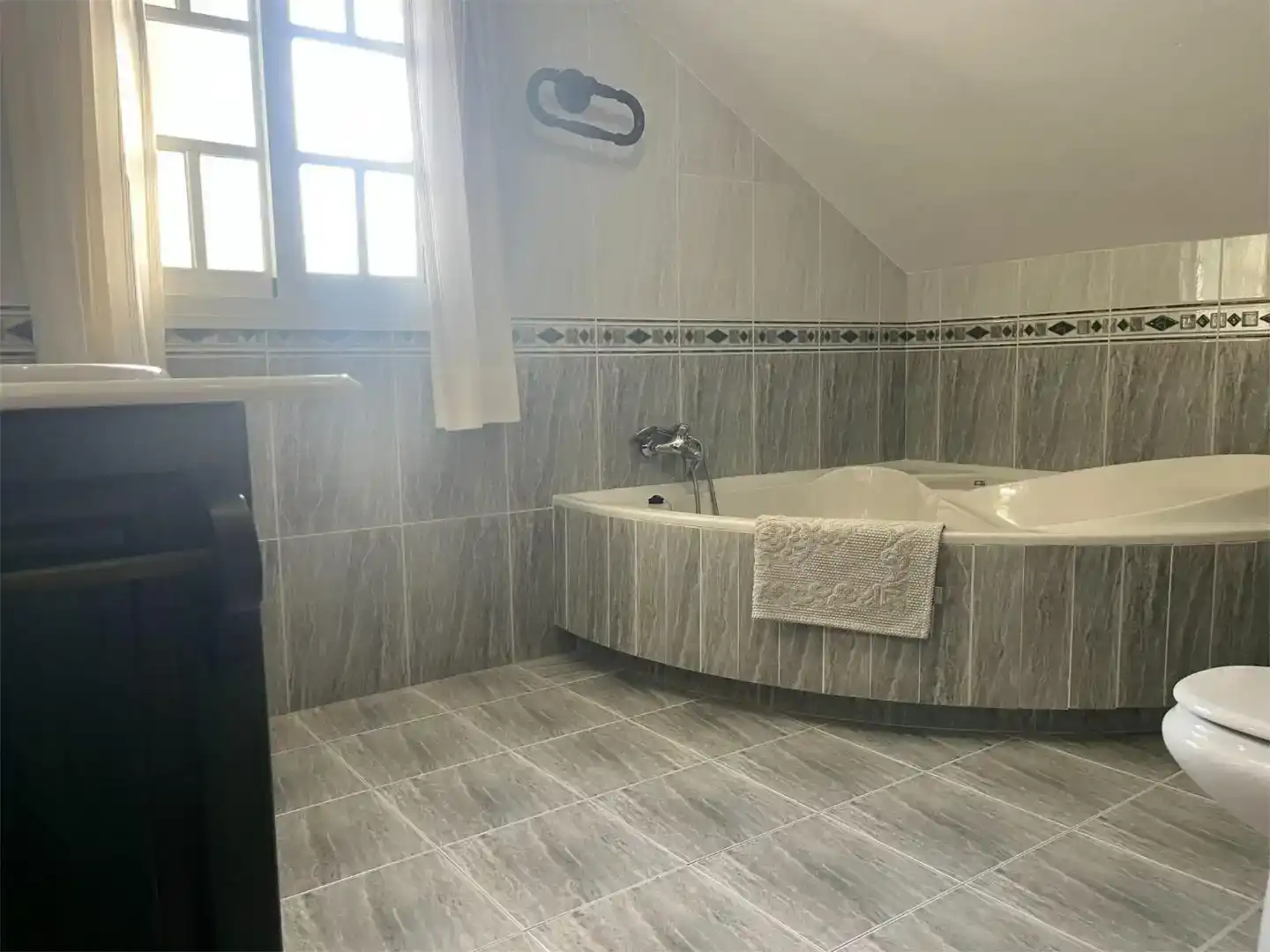 Badezimmer von Wohnung zur Miete in Alhaurín El Grande mit Klimaanlage, Schwimmbad und Balkon