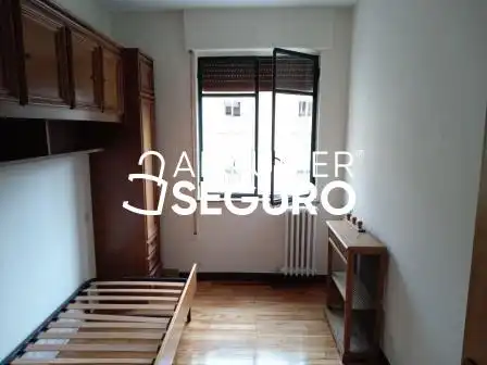 Habitación de Piso de alquiler en Vitoria - Gasteiz con Calefacción