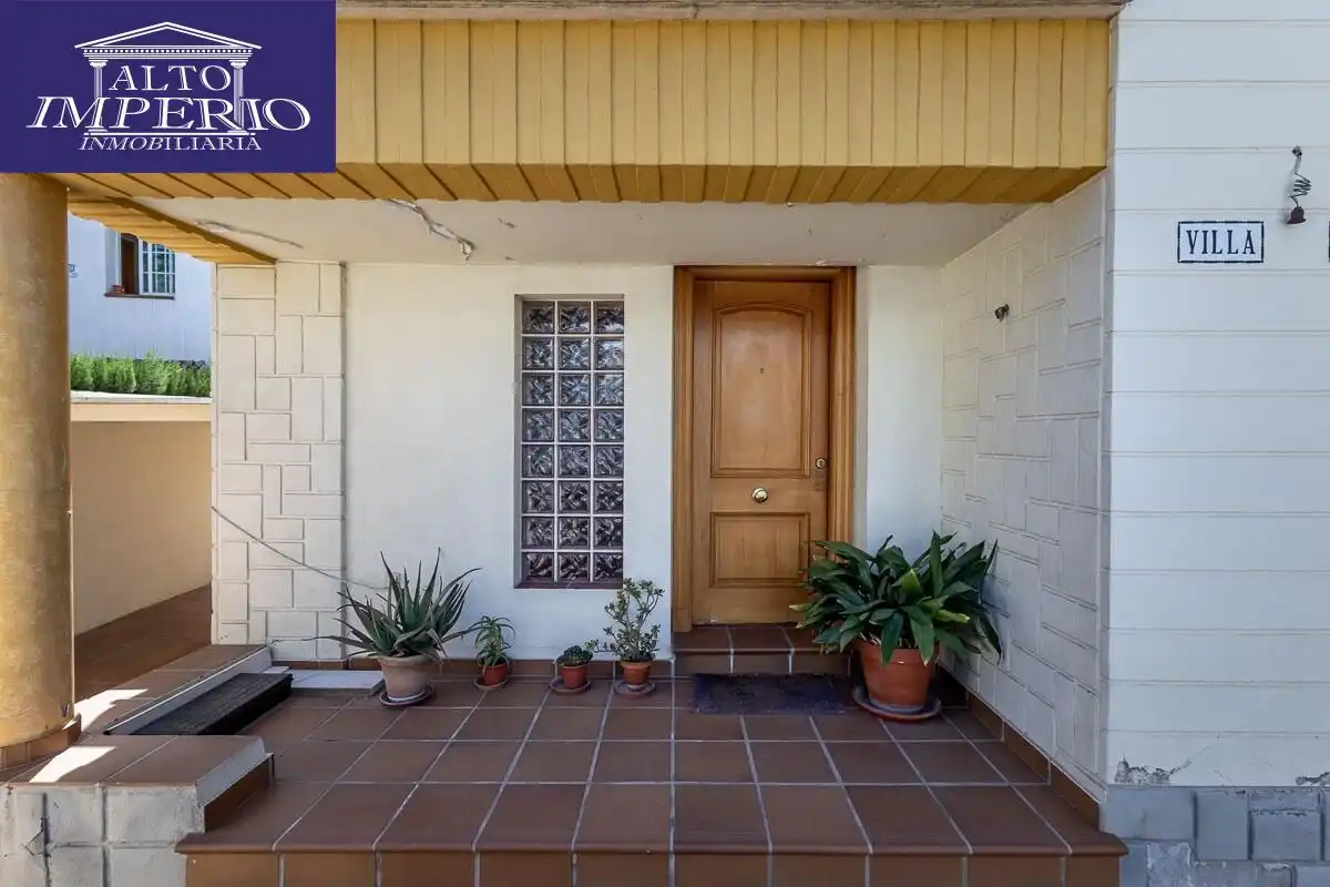 Houses for sale in Granada  with Air Conditioner, Heating and Private garden