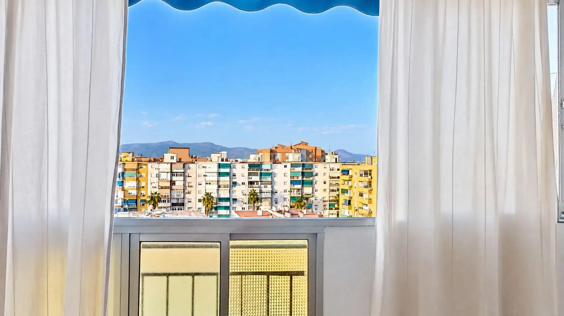 Dormitori de Apartament en venda en Málaga amb Aire condicionat i Rentadora