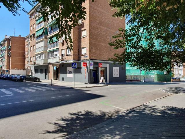 Local comercial en Venta en C/ de César González Ruano en San Pascual