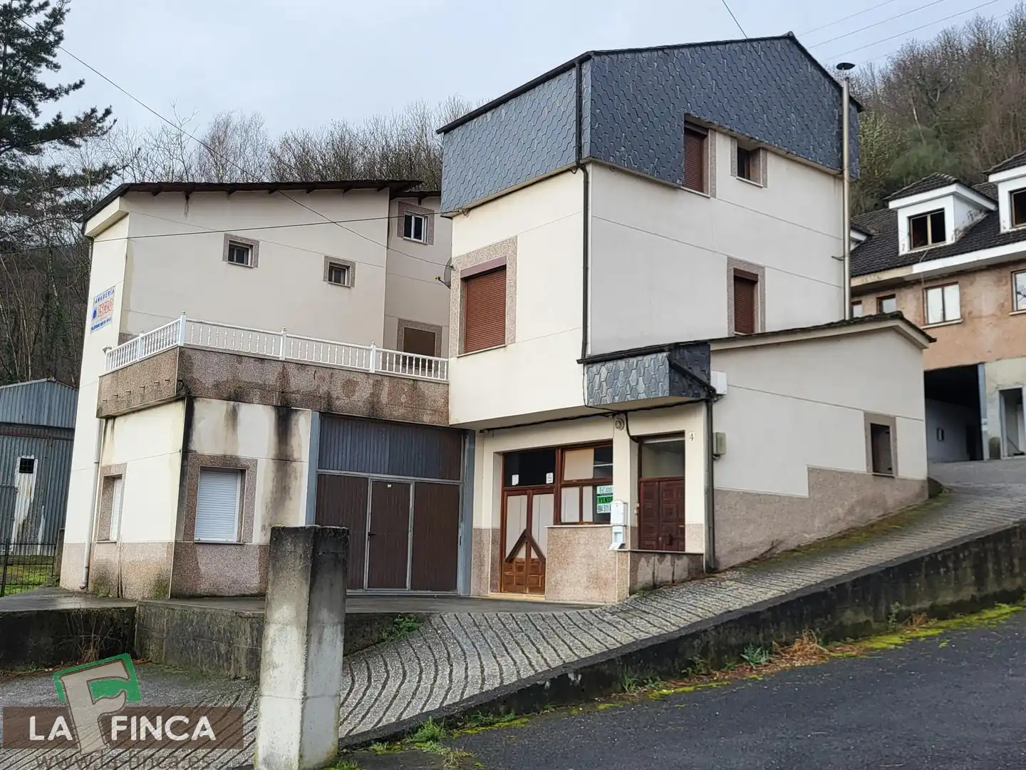 Vista exterior de Casa o chalet en venta en Cangas del Narcea con Calefacción, Terraza y Trastero