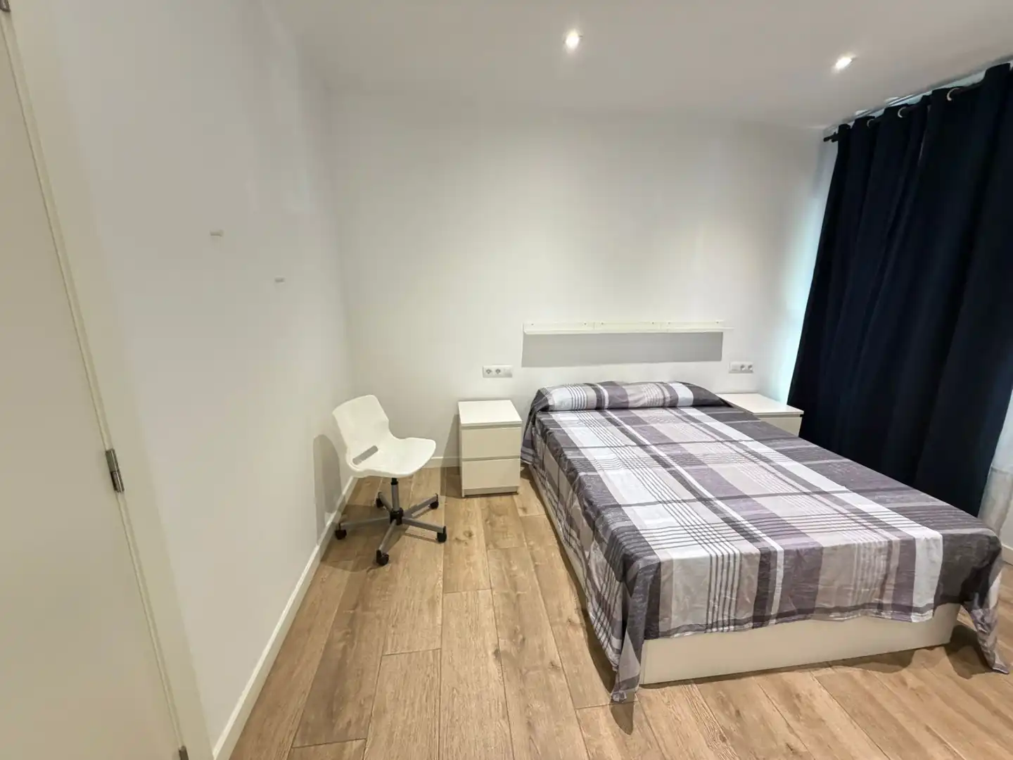 Habitación de Piso de alquiler en Lleida con Aire acondicionado, Amueblado y Horno