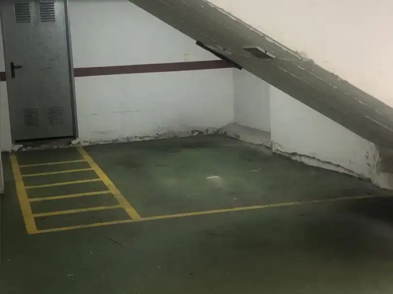 Parkplatz von Garage zur Miete in A Coruña Capital 
