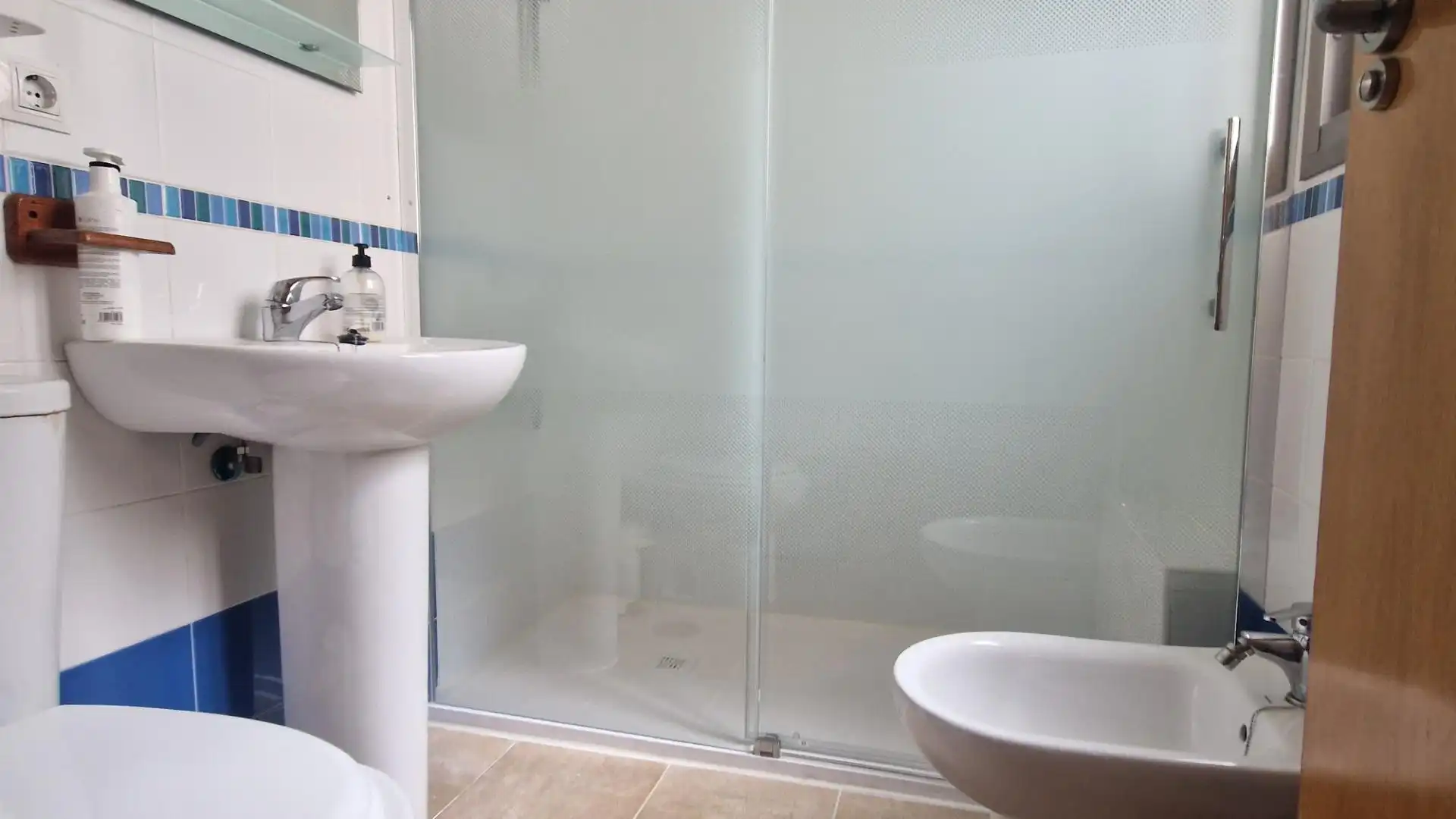 Badezimmer von Wohnung zum Verkauf in Jerez de la Frontera mit Klimaanlage, Parkett und Möbliert