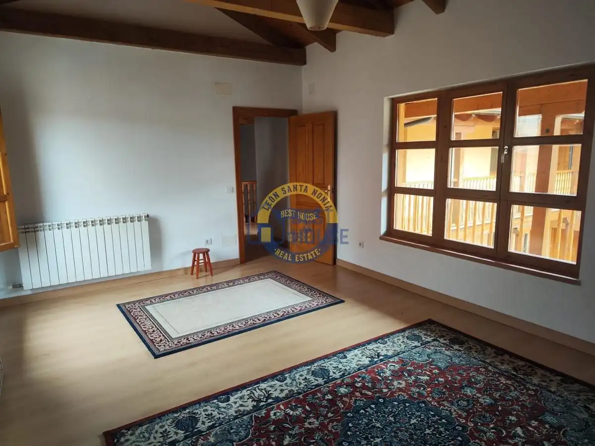 Casa o chalet en venta en Villaquilambre con Calefacción, Jardín privado y Parquet