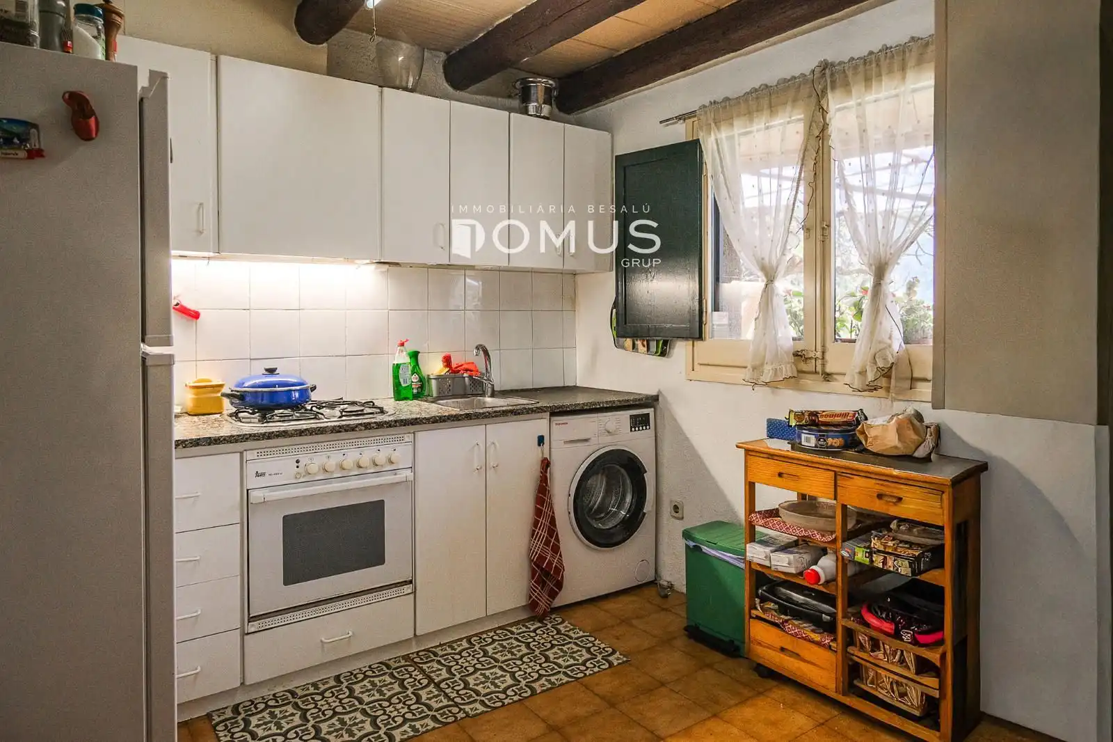 Cocina de Finca rústica en venta en Besalú con Jardín privado