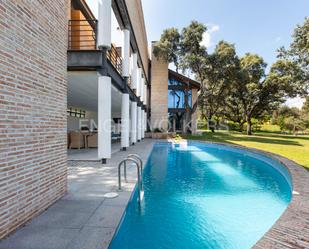 Swimming pool of Country house to rent in Ciudalcampo  with Air Conditioner, Heating and Private garden