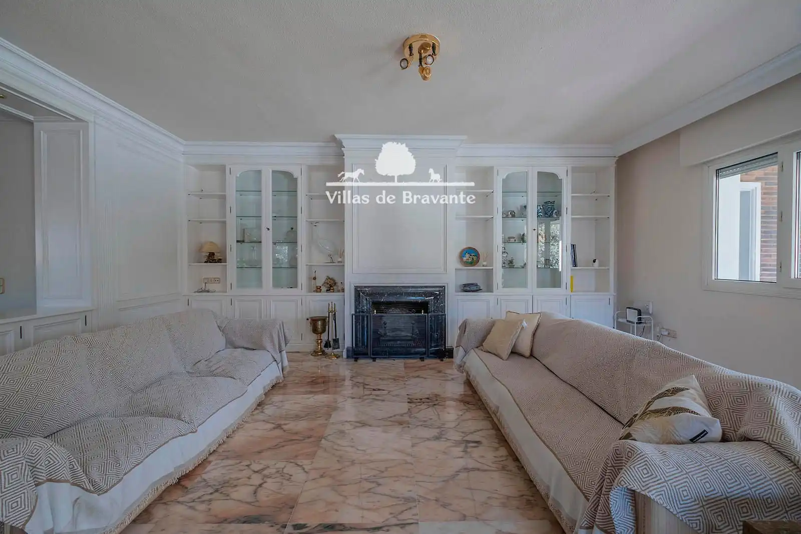 Sala d'estar de Casa o xalet en venda en Pozuelo de Alarcón amb Aire condicionat, Calefacció i Parquet