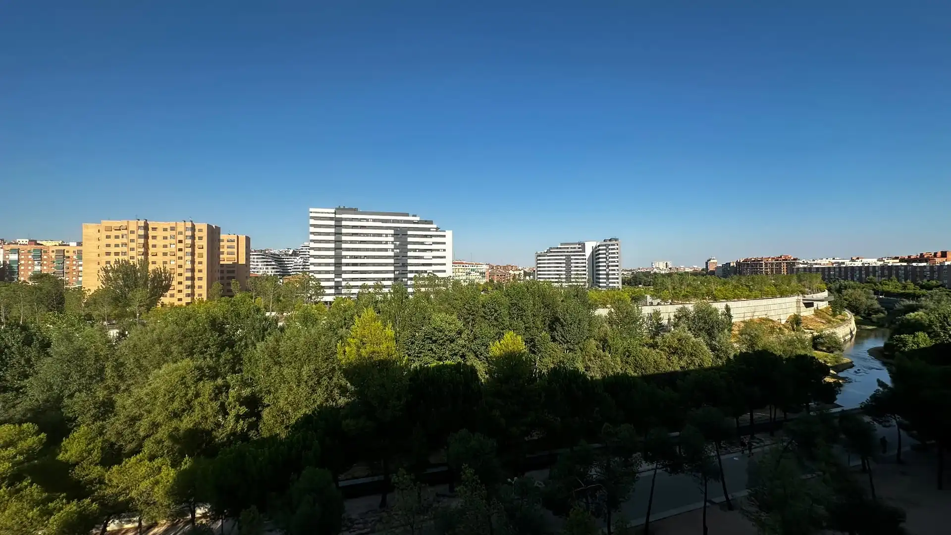 Exterior view of Flat for rent in Madrid  with Heating