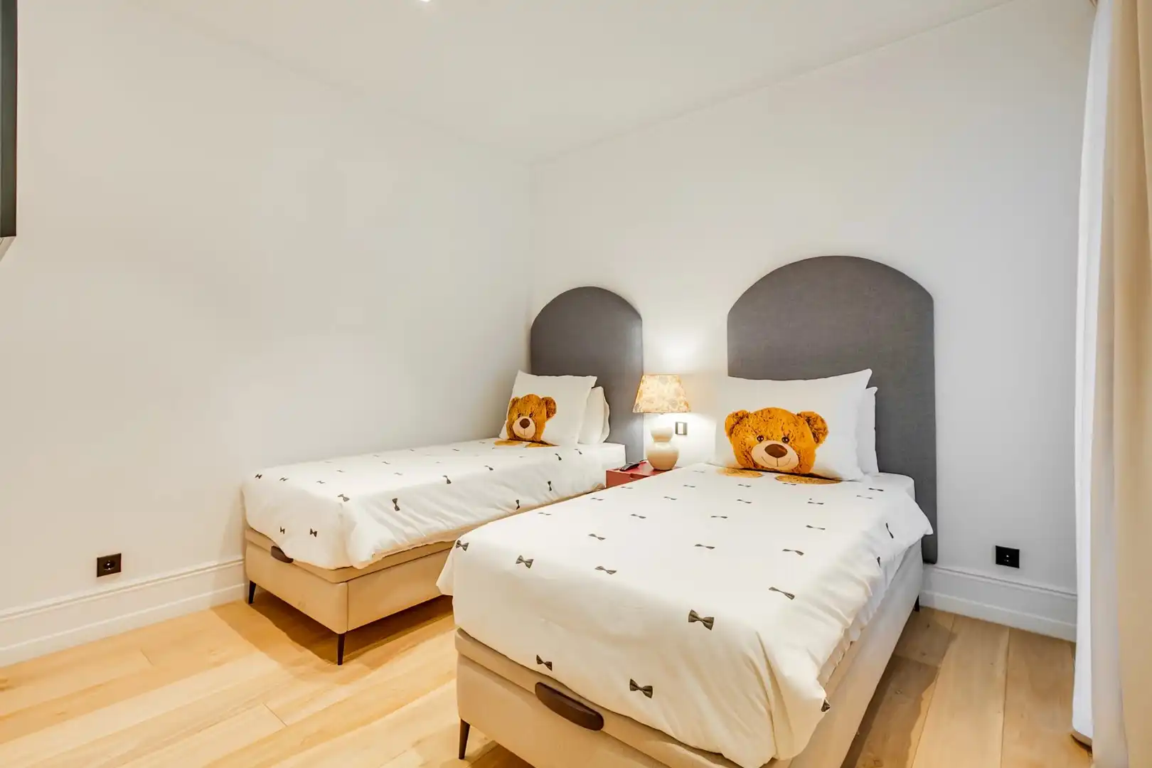 Bedroom of Flat for rent in Madrid  with Air Conditioner, Heating and Storage room