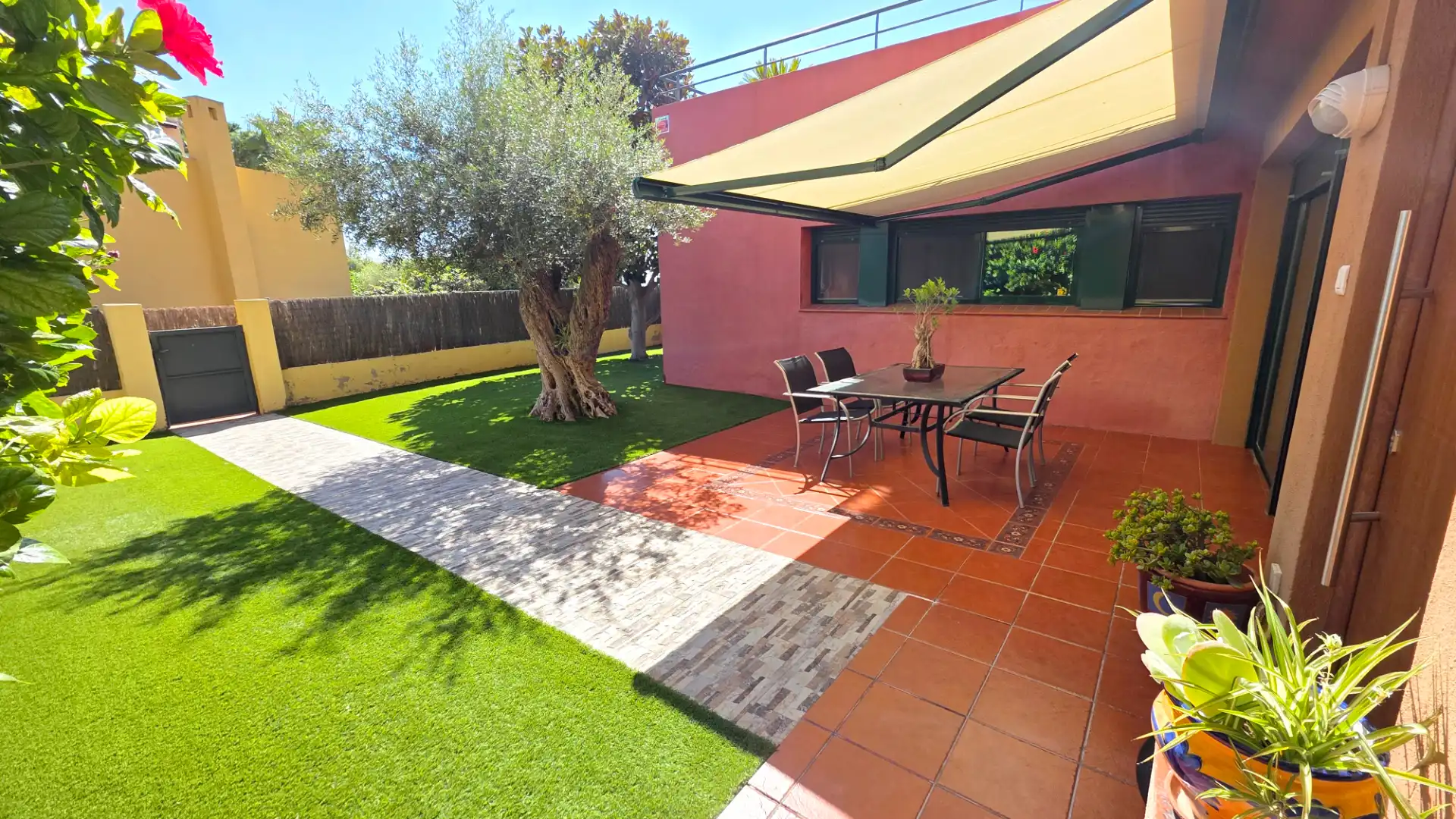 Terraced house with terrace for sale in Passatge de l'Abellarol, imagen 4