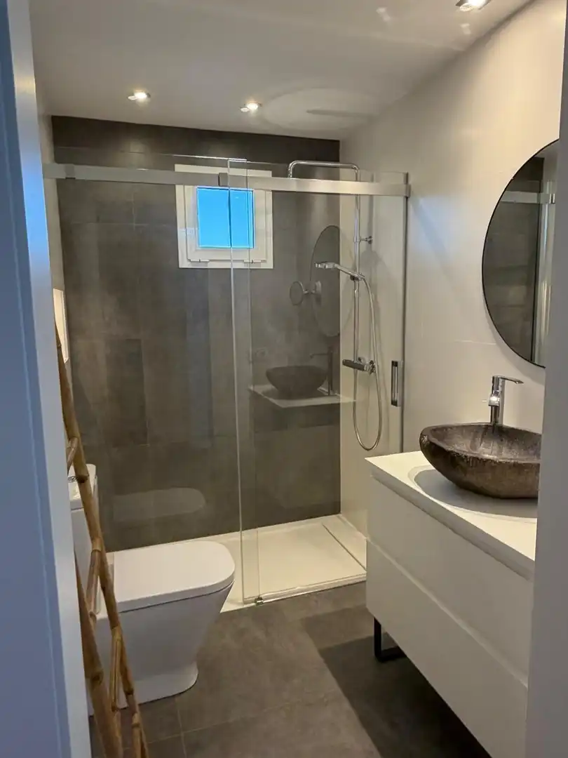 Baño de Ático en venta en Almería con Aire acondicionado, Calefacción y Jardín privado