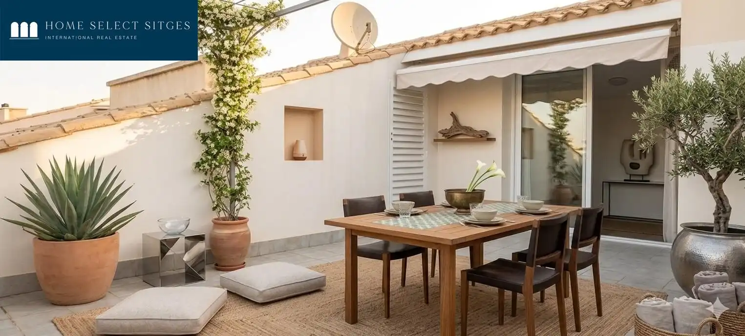 Terrasse von Einfamilien-Reihenhaus zum Verkauf in Sitges mit Klimaanlage, Heizung und Parkett