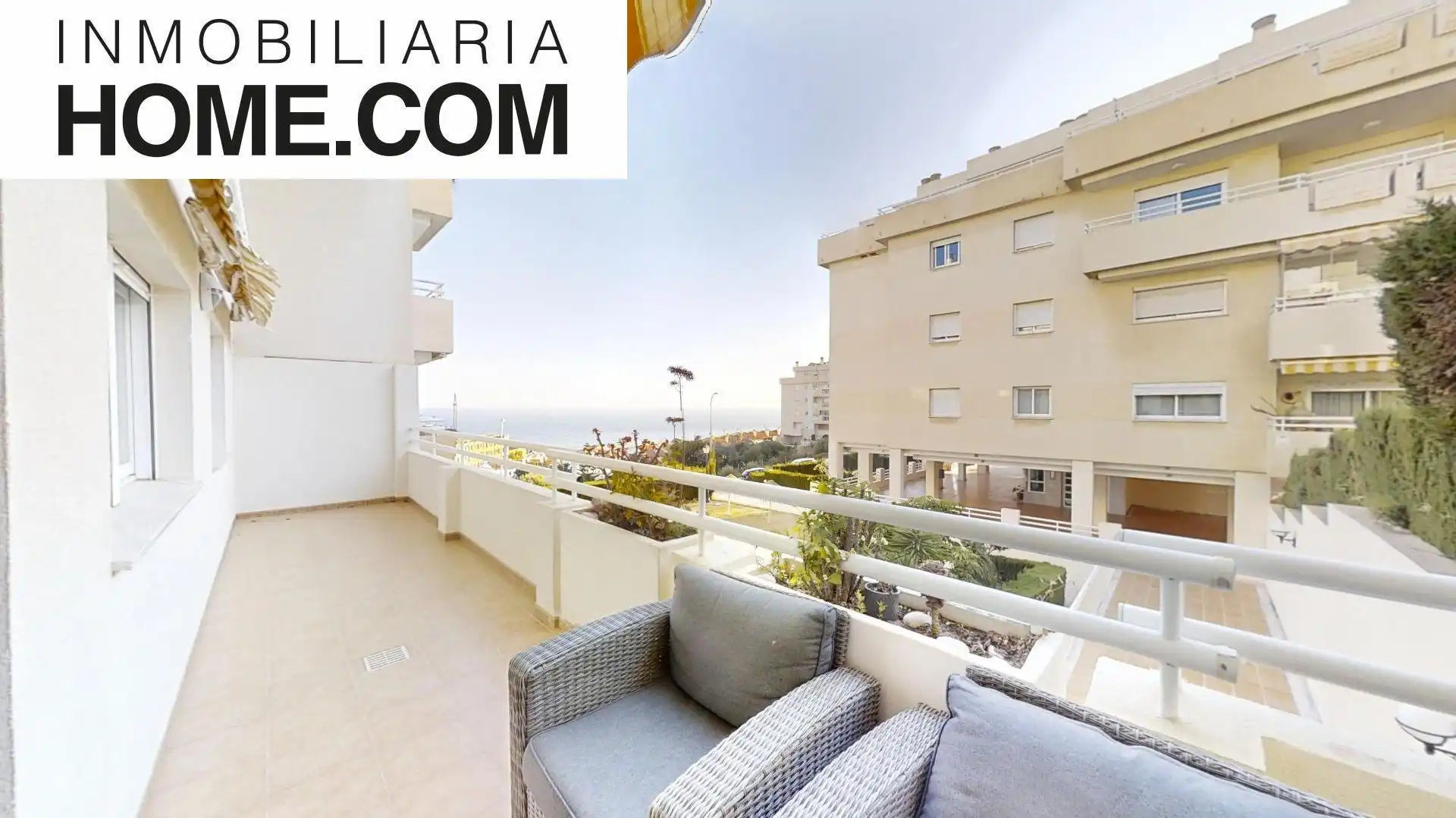 Vista exterior de Piso de alquiler en Rincón de la Victoria con Terraza