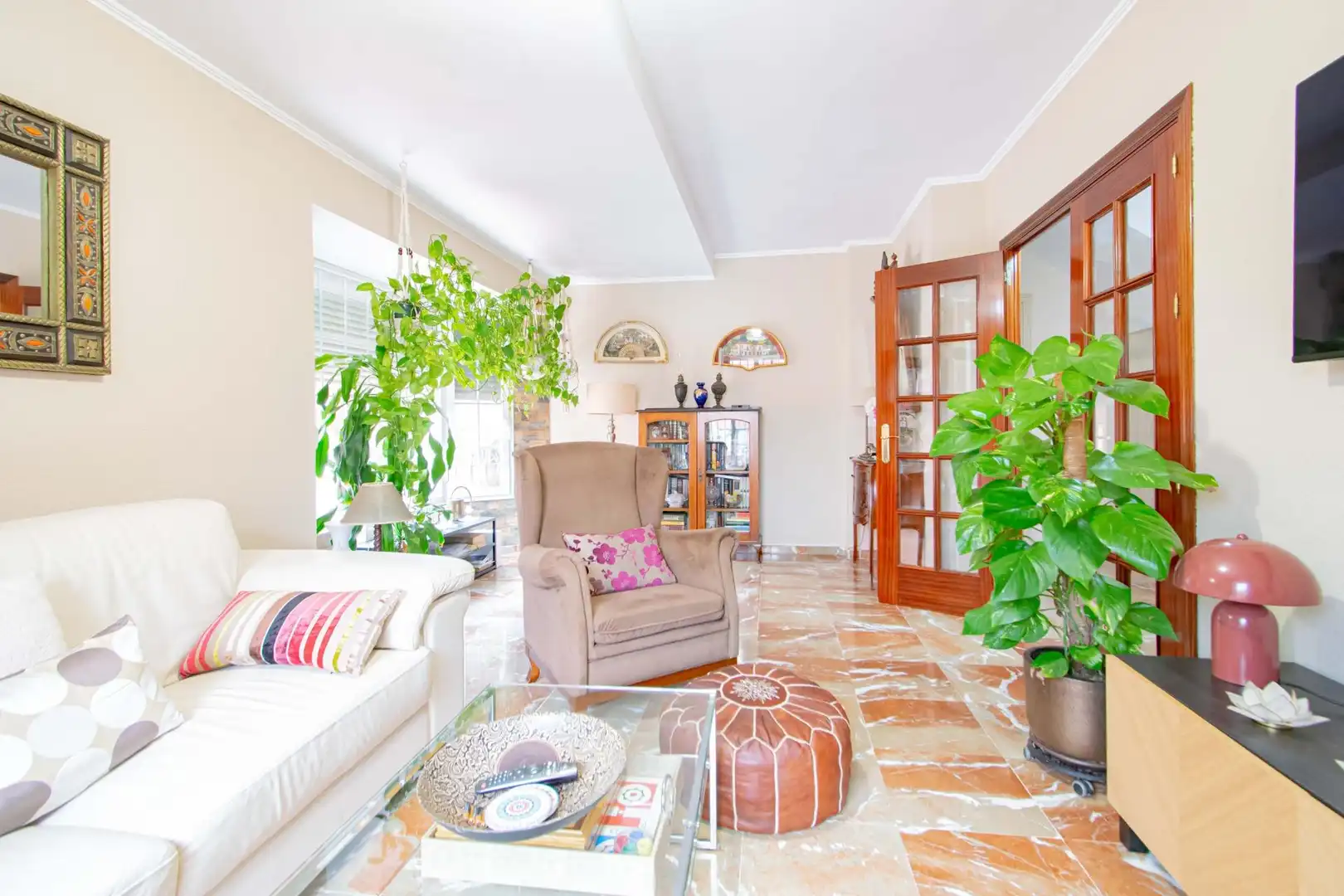 Sala de estar de Casa adosada en venta en Gines con Aire acondicionado, Jardín privado y Trastero