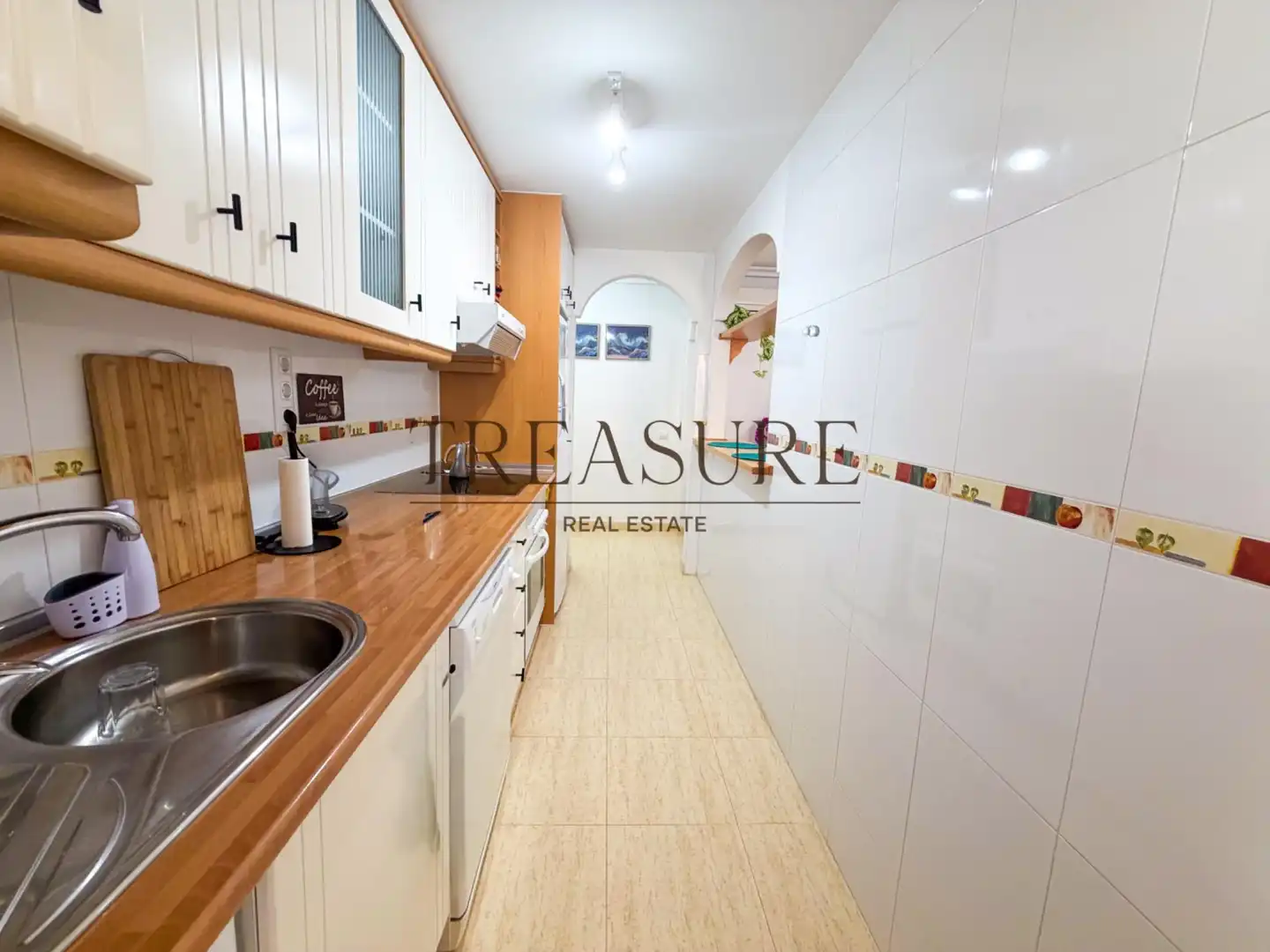 Cuina de Apartament en venda en La Manga del Mar Menor amb Aire condicionat, Terrassa i Moblat