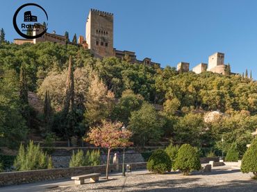 Casa amb balcó en venda a Albaicín