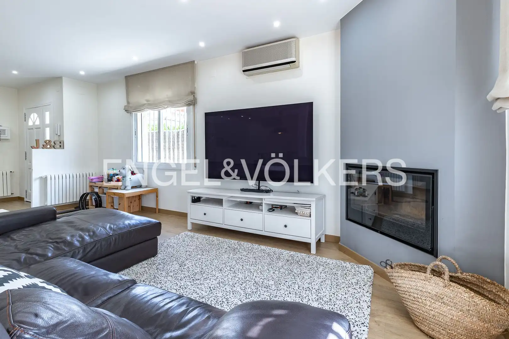 Living room of Houses for sale in Sant Fost de Campsentelles  with Air Conditioner, Heating and Private garden