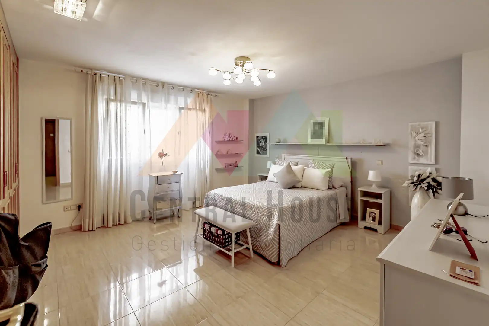Habitación de Casa adosada en venta en Guadalajara con Aire acondicionado, Calefacción y Jardín privado